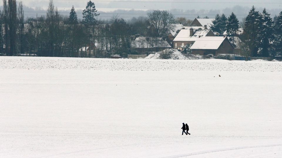 People walk in snow covered field in niergnies near cambrai 6149642